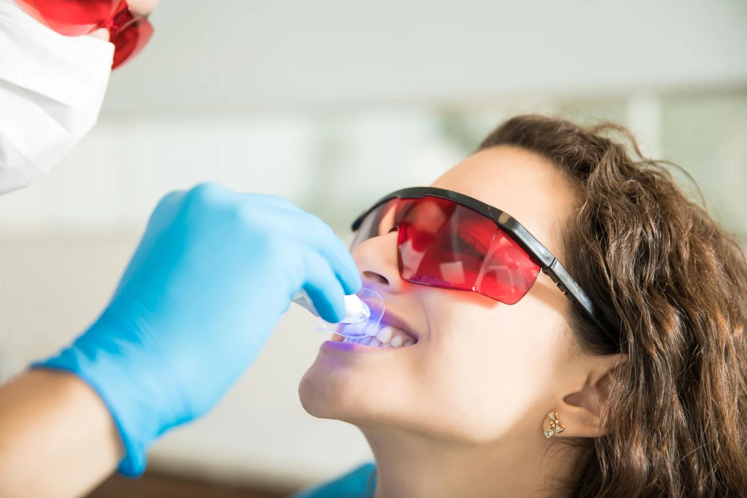 Professional teeth whitening and porcelain veneers near Baileys Crossroads, VA
